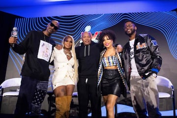 (L to R) Rapper Snoop Dogg, Singer/songwriter Mary J. Blige, rapper Dr Dre, MJ Acosta-Ruiz, and Nate Burleson pose during the Pepsi Super Bowl LVI Halftime Show Press Conference at the convention Center, in Los Angeles, California, on February 10, 2022. (